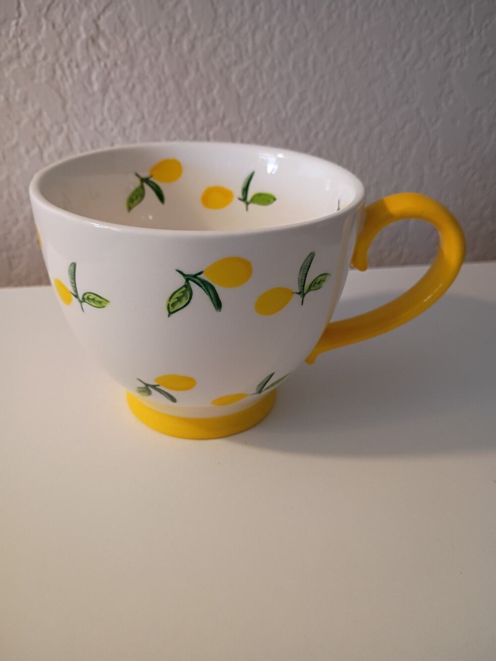 Signature Housewares Lemon Stoneware Coffee Mug White Yellow Microwave Safe